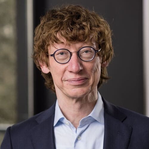 Portraitfoto von Prof. Dr. Thorsten Hens