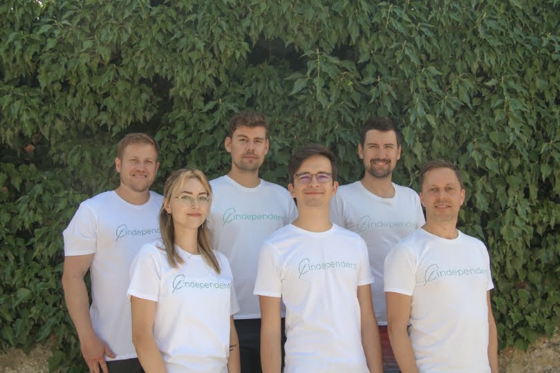 findependent Teamfoto mit allen Mitarbeiter:innen.